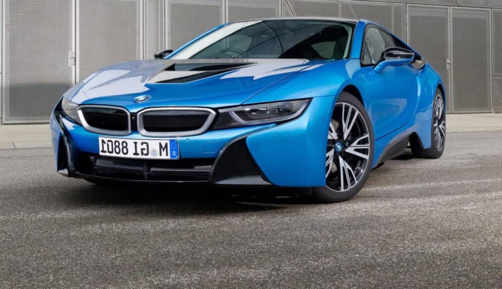 BMW i8 releases 2017 version, sold out in 2 days