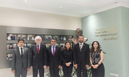 (TÜMER) Heyeti Azerbaycan Temasları Kapsamında Bakü Uluslararası Çok kültürlülük Merkezi Başkanı Sn. Revan Hasanov’u, kurumunda ziyaret etti