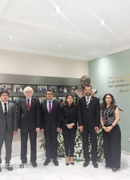 (TÜMER) Heyeti Azerbaycan Temasları Kapsamında Bakü Uluslararası Çok kültürlülük Merkezi Başkanı Sn. Revan Hasanov’u, kurumunda ziyaret etti