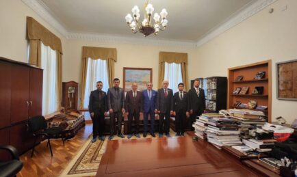 Türk Stratejik Düşünme Merkezi (TÜMER) Heyeti Müze Şube Müdürü, Azerbaycan Milli Meclisi Başkan Yardımcısı Sn. Rafael Hüseynov’u Ziyaret Etti