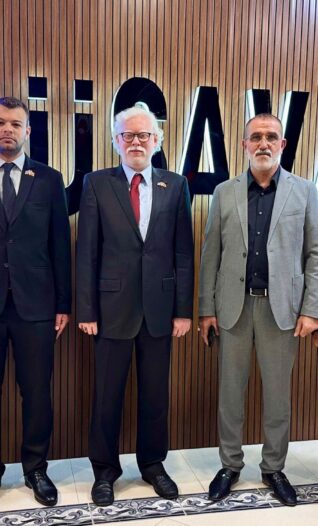 Türk Stratejik Düşünme Merkezi (TÜMER) Heyeti Yeni Müsavat Medya Grubu Sahibi Sn. Rauf Arifoglu’nun misafiri oldu