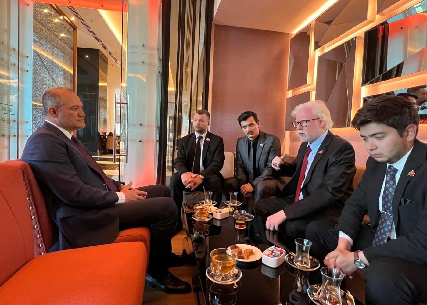 8b37ad00-cea3-4265-9669-7e240140fea1 8b37ad00-cea3-4265-9669-7e240140fea1