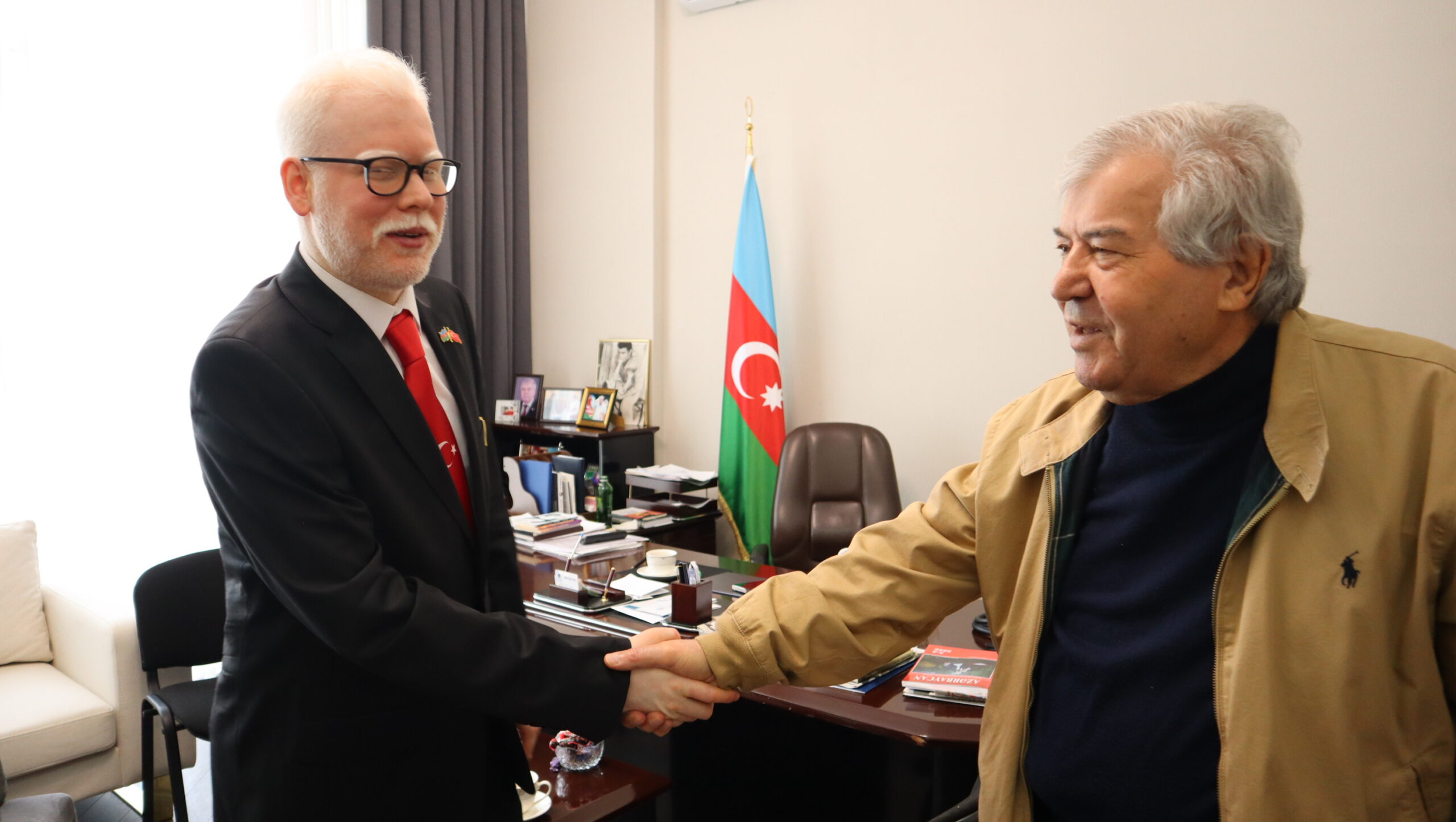 TÜMER Heyeti, Bakü Temasları kapsamında Vatandaş Dayanışması Partisi Genel Başkanı ve Milletvekili Sabir Rüstemhanlı’yı Ziyaret Etti